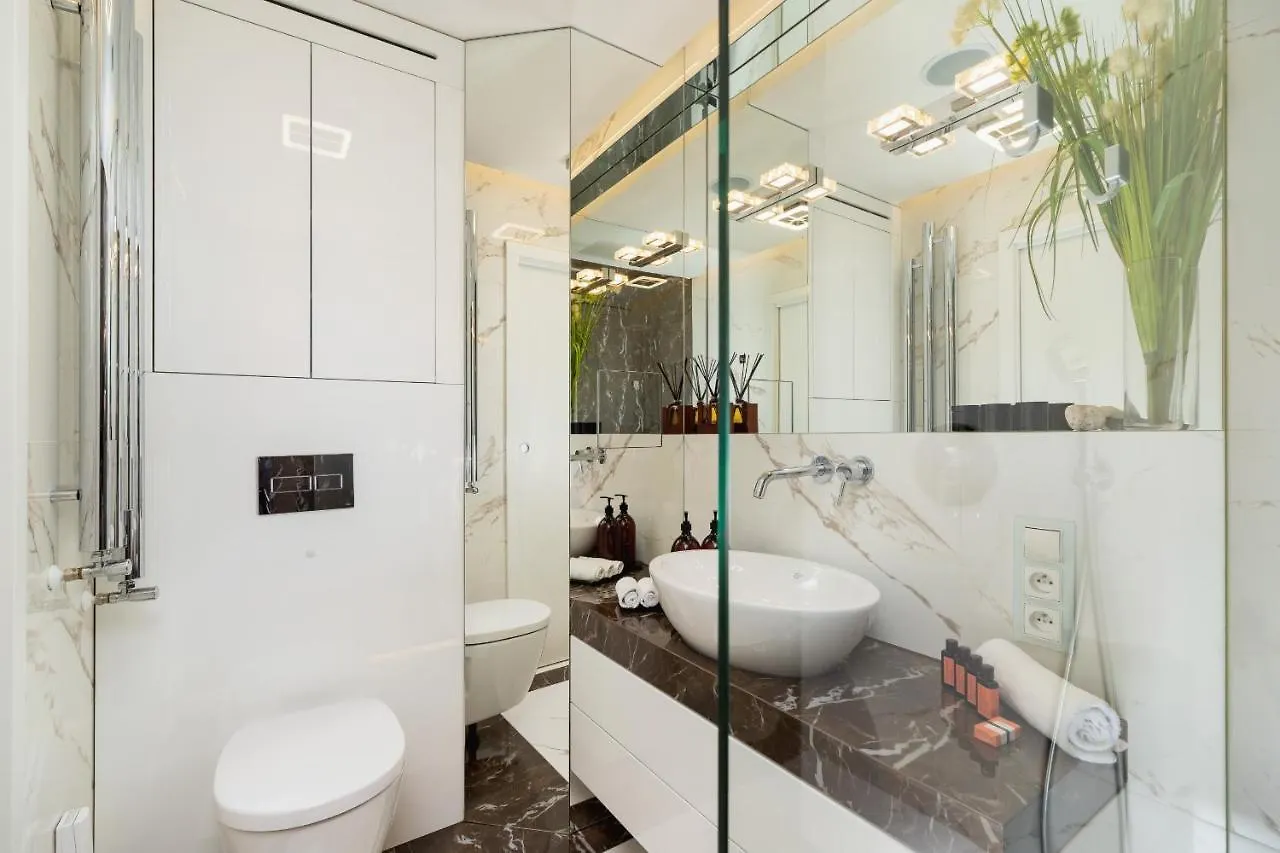 Luxurious Apartment Krakow Rozdroze By Renters Prestige Poland