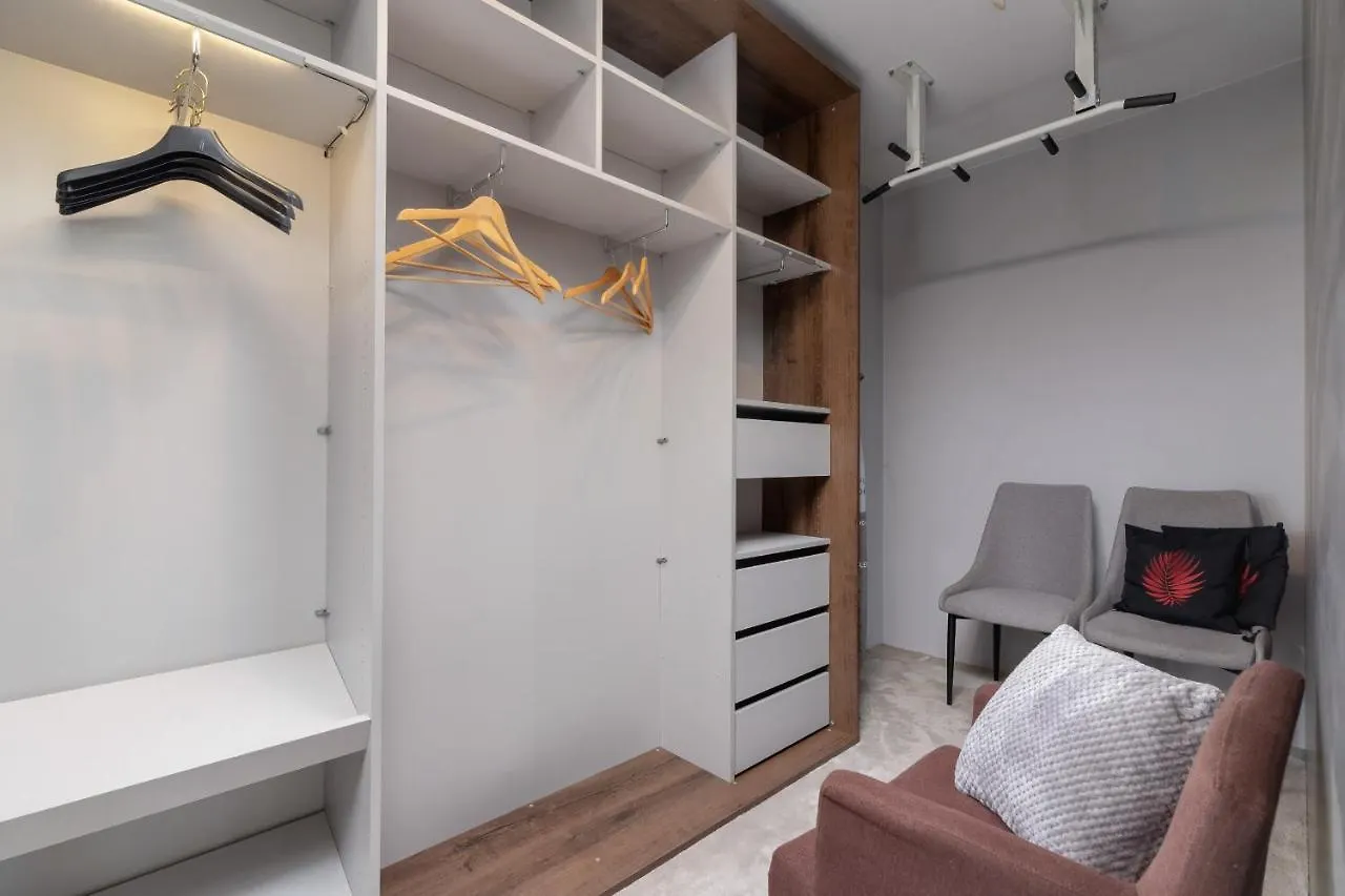Luxurious Apartment Krakow Rozdroze By Renters Prestige Poland